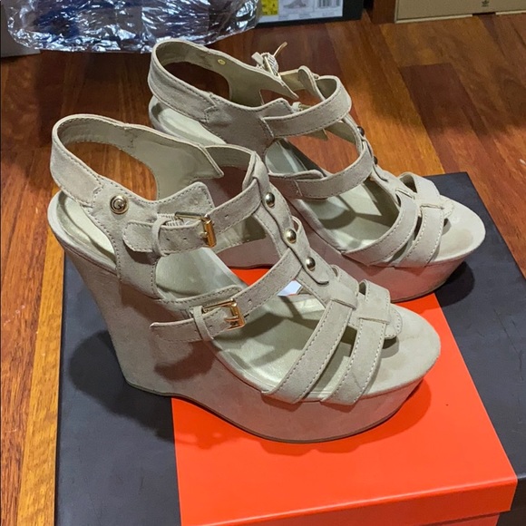 G by guess wedges - Picture 2 of 14